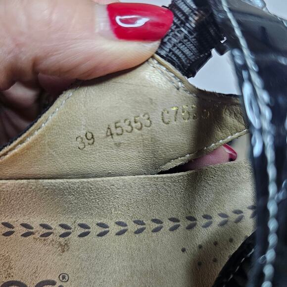 ECCO Sz39 Strappy Patent Croco pattern‎ flip flops leather slippers. Comfy. Boho - Picture 3 of 10